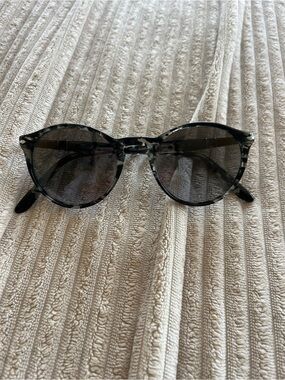 Round Black Tortoiseshell Women’s Sunglasses